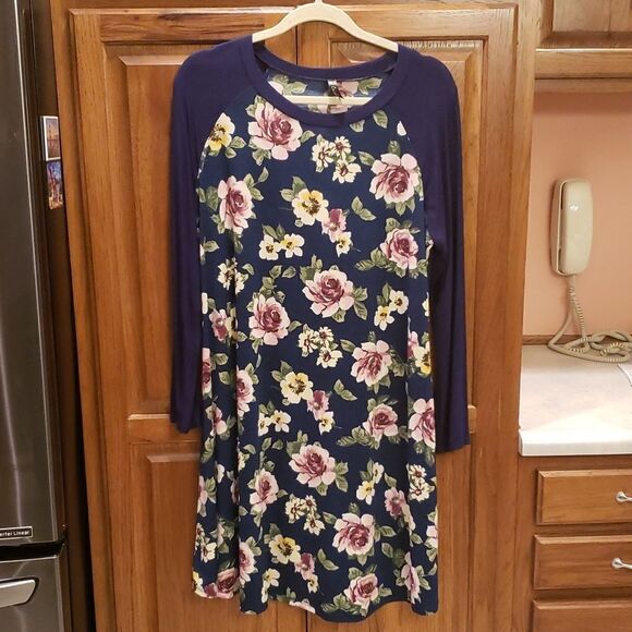 New w/o Tags! Celeste- Size 2XL. Navy Dress with Floral Design - Picture 1 of 2